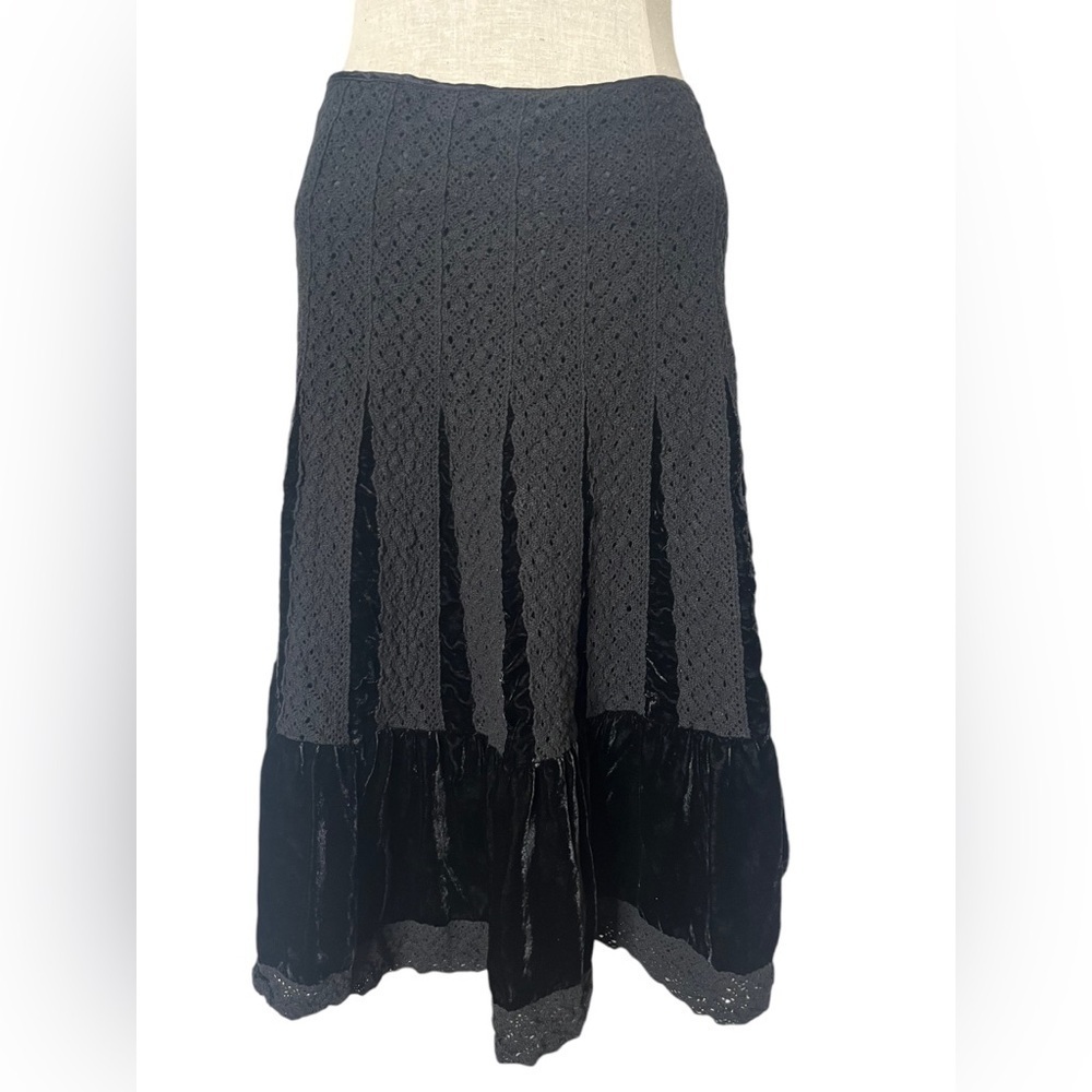 Michael Kors Skirt  Women's Black Crochet Lace & Velvet A-Line  size 6 - Picture 2 of 6